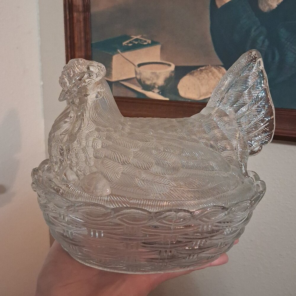 Clear glass hen on nest - Big Bertha